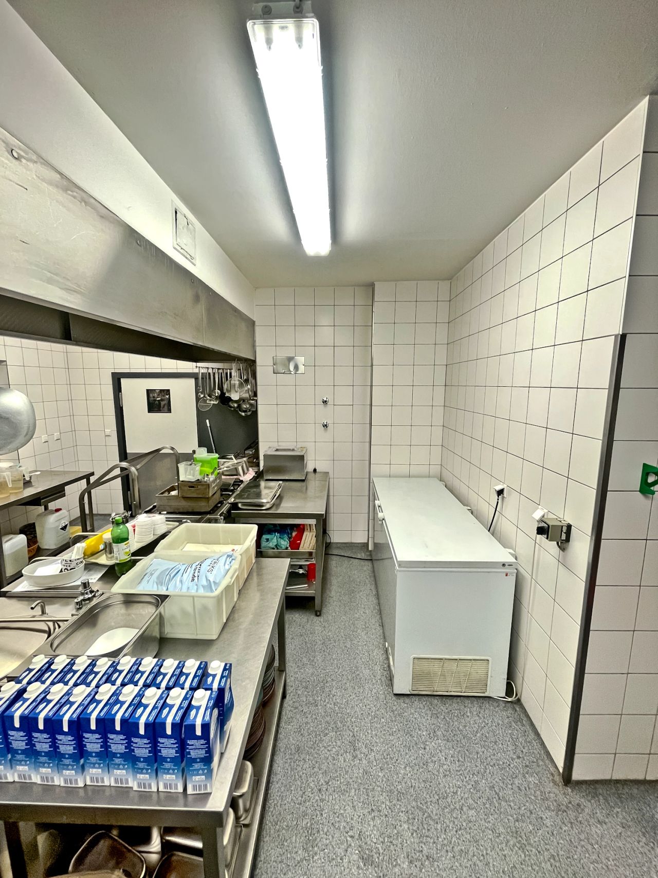 Grundreinigung der Kantinenküche