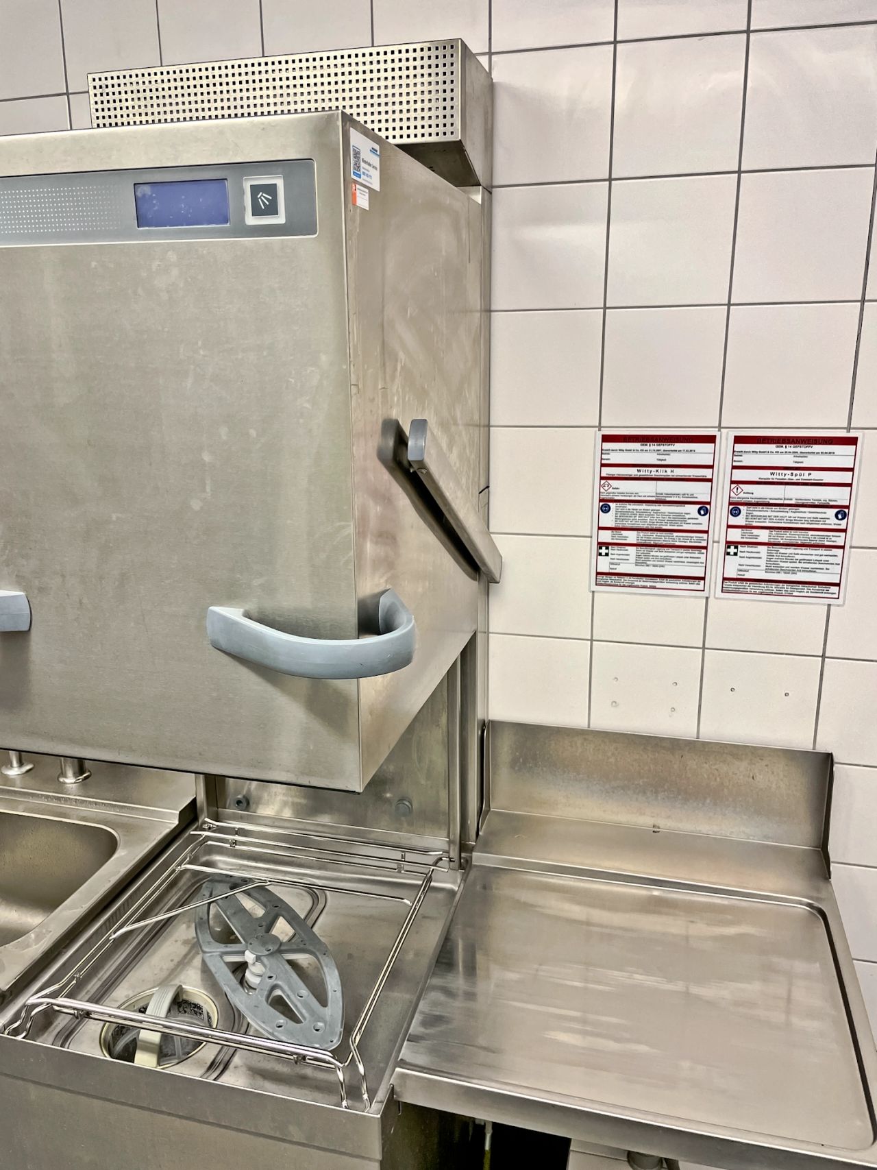 Grundreinigung der Kantinenküche